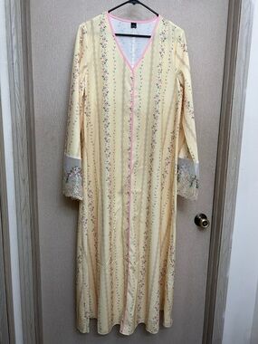 Butter Yellow Abaya Maxi Dress with Floral and Lace - Size L